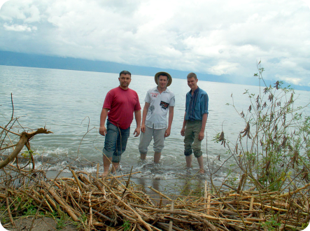 S. Streltsov, S.Torgashev and K. Shidlovsky on Nyassa lake.